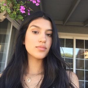 Meet your Posher, Jaquelin